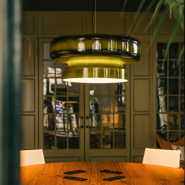 Designerska lampa wisząca ze szkła, ręcznie wykonana. Nowoczesne oświetlenie i dekoracja do domu.