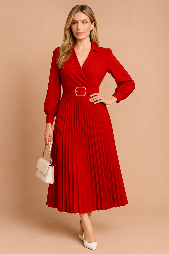 Elegancka plisowana sukienka midi plus size dla kobiet, idealna na wiosnę. Modny krój, komfort noszenia.