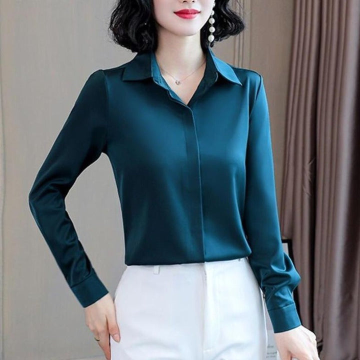 Uniwersalna elegancka koszula damska satynowa V-neck, must-have w damskiej garderobie.