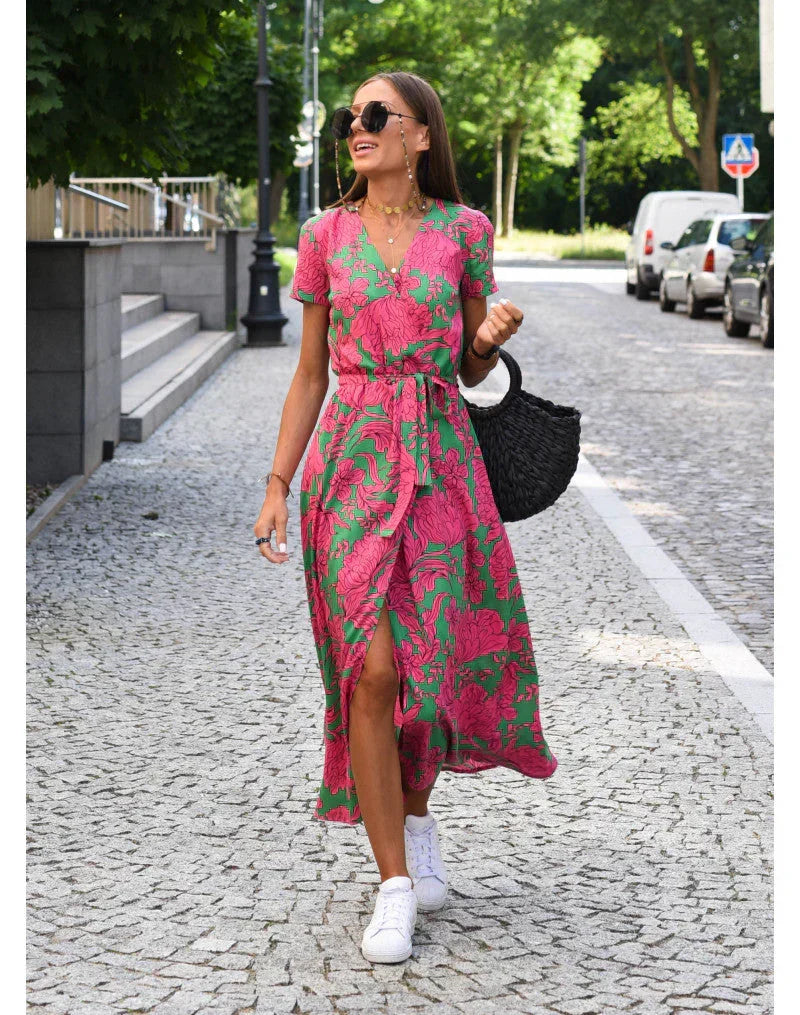 Wygodna sukienka midi damska na co dzień, z klasycznym dekoltem V. Komfortowy i elegancki fason.