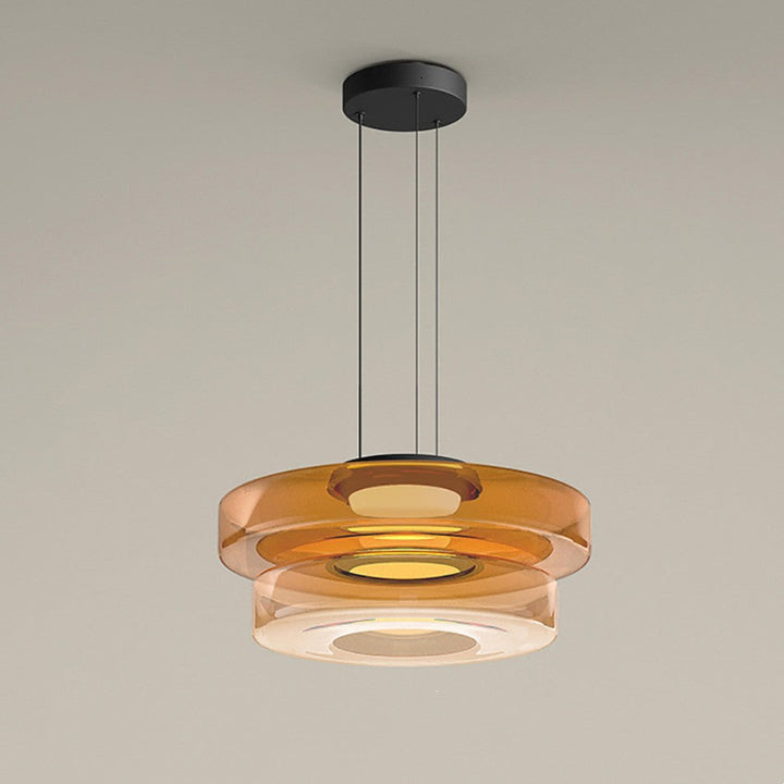 Lampa wisząca szklana, przezroczysty klosz. Eleganckie oświetlenie sufitowe nad stół jadalniany.