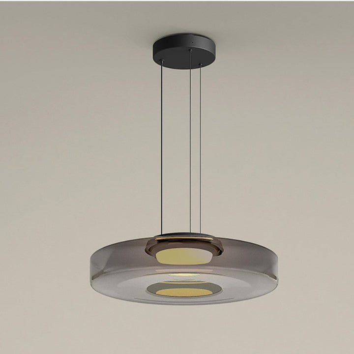 Nowoczesna lampa wisząca. Klosz wykonany z wysokiej jakości szkła. Oświetlenie sufitowe, design.