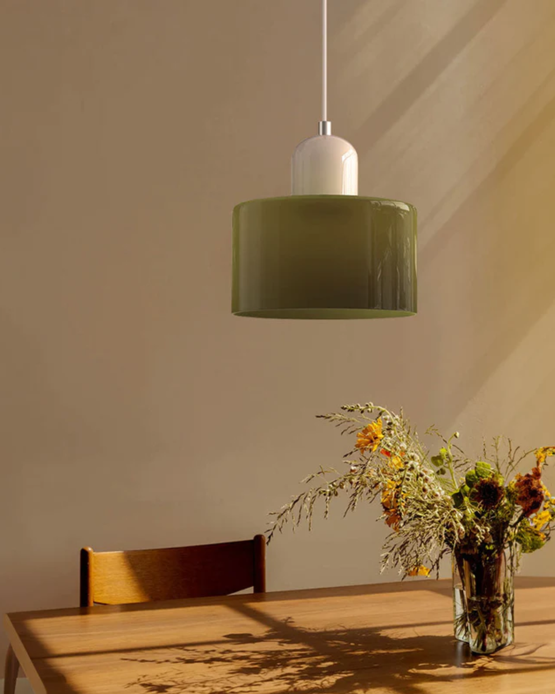Cylindryczna lampa wisząca szklana, nowoczesny design japandi.