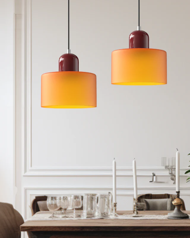 Designerska lampa wisząca ze szkła, estetyka japandi i minimalizm.