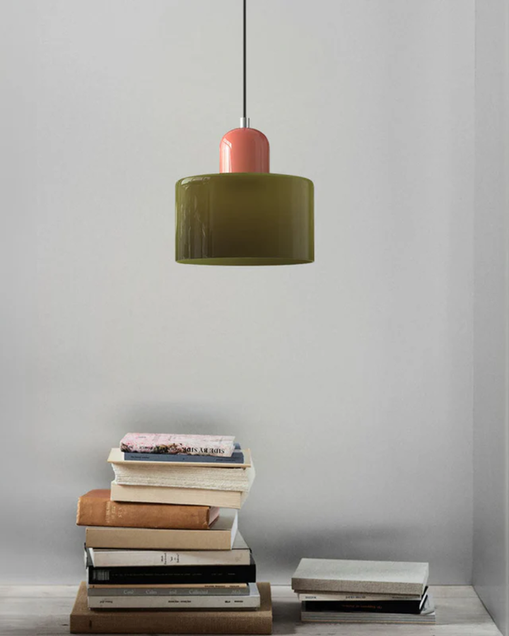 Nowoczesna lampa wisząca szklana, oświetlenie w stylu japandi do wnętrz.