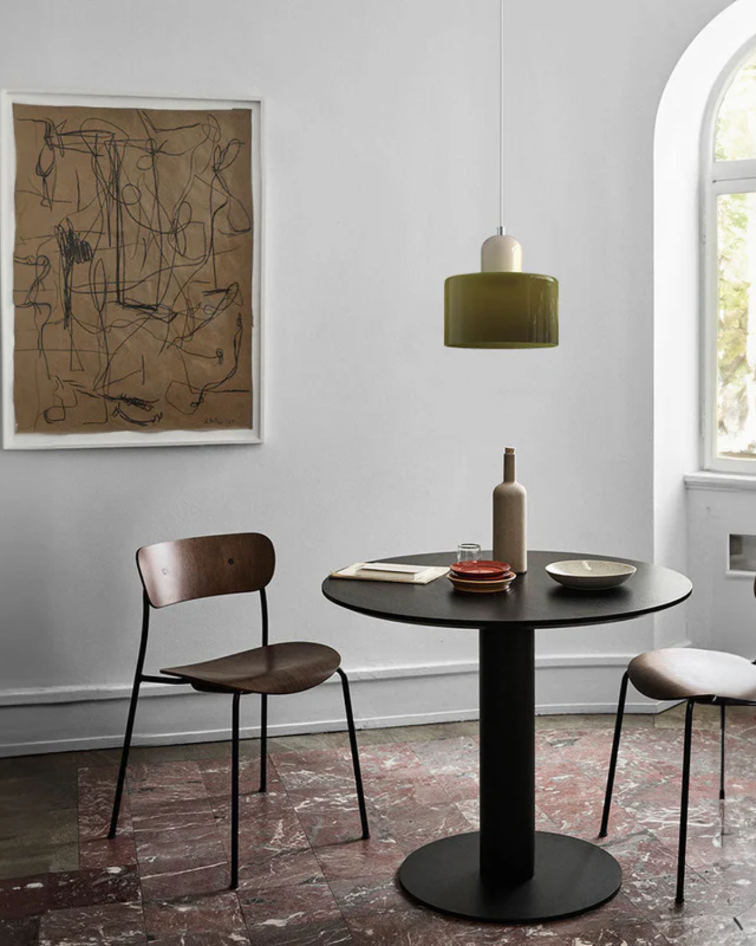 Szklana kula wisząca, lampa w stylu japandi, oświetlenie do sypialni.