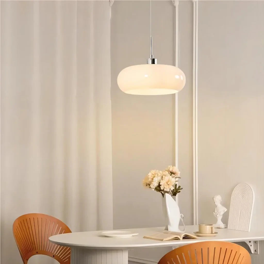 Elegancka lampa wisząca szklana, do salonu, nowoczesny design skandynawski.