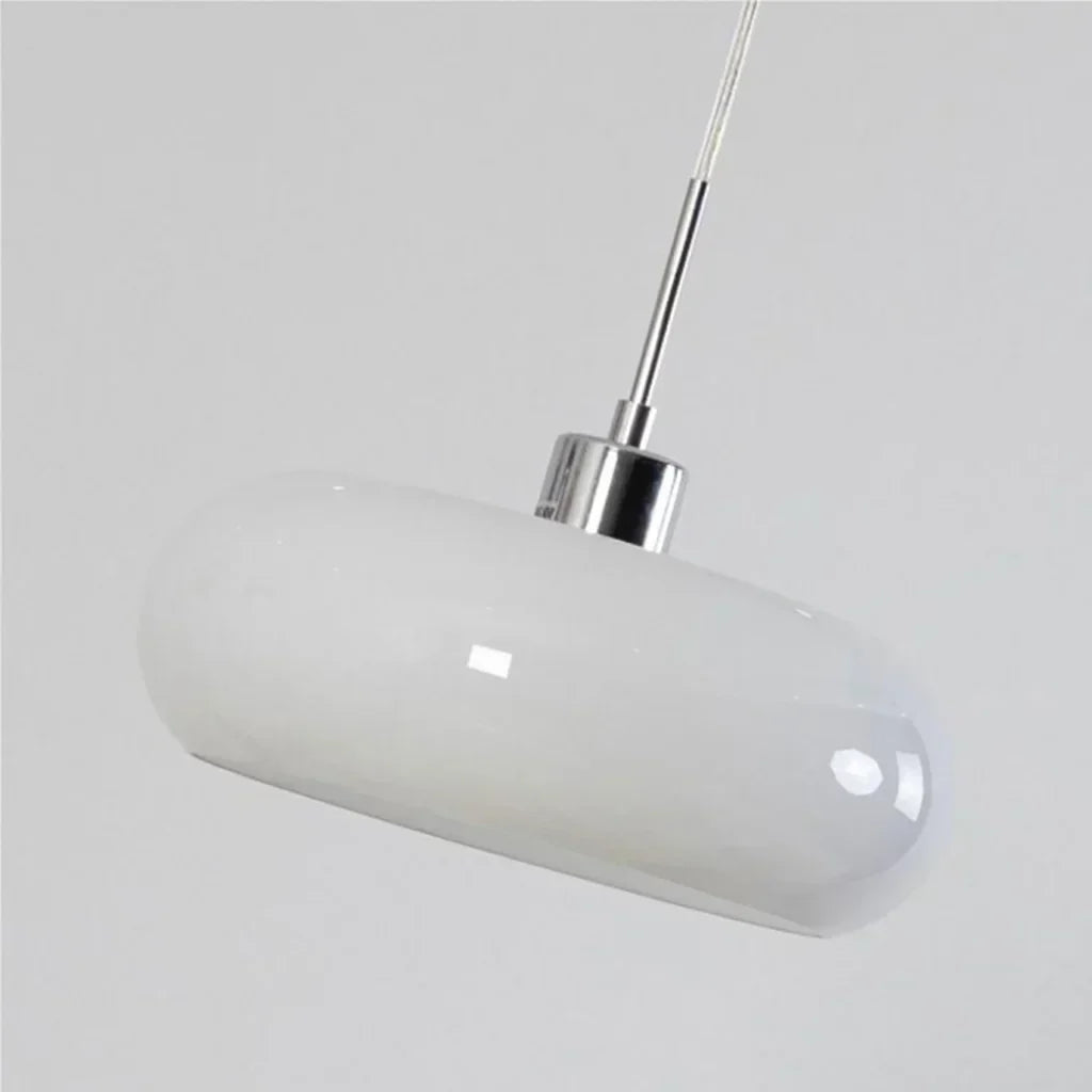 Minimalistyczna lampa wisząca do jadalni, szklana z metalem, nowoczesne oświetlenie.