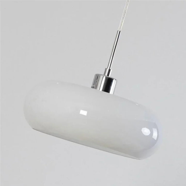 Minimalistyczna lampa wisząca do jadalni, szklana z metalem, nowoczesne oświetlenie.