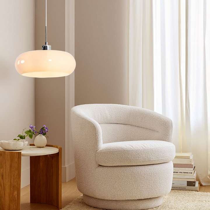 Lampa wisząca szklana, design Bauhaus, eleganckie oświetlenie do salonu.