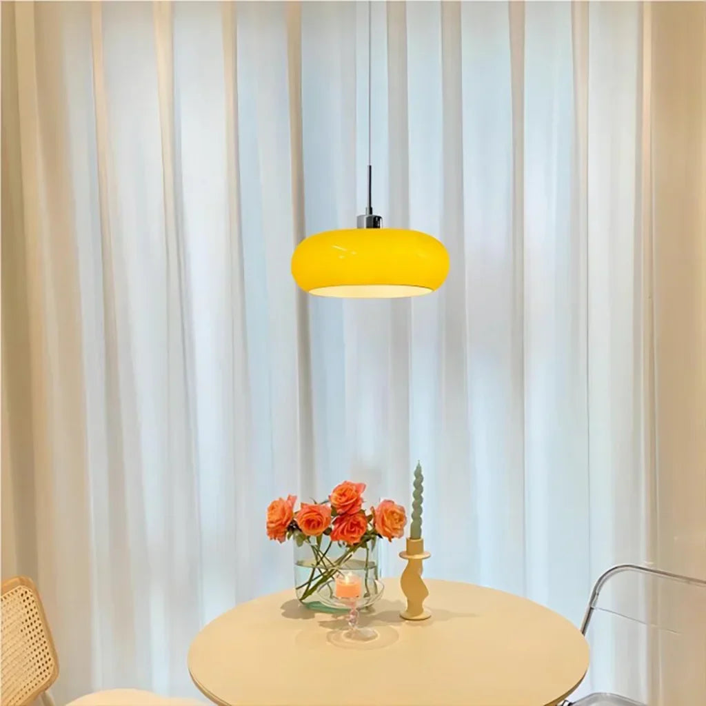 Okrągła lampa wisząca ze szkła i metalu, nowoczesny styl skandynawski do jadalni.