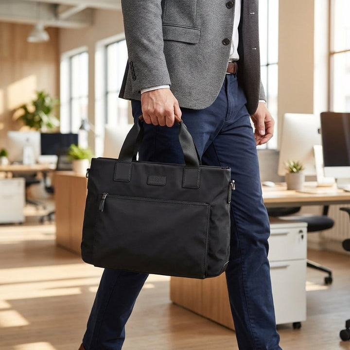 Elegancka torba na laptopa ShieldBag z trwałego Oxfordu, idealna dla profesjonalistów, zapewnia ochronę i styl.