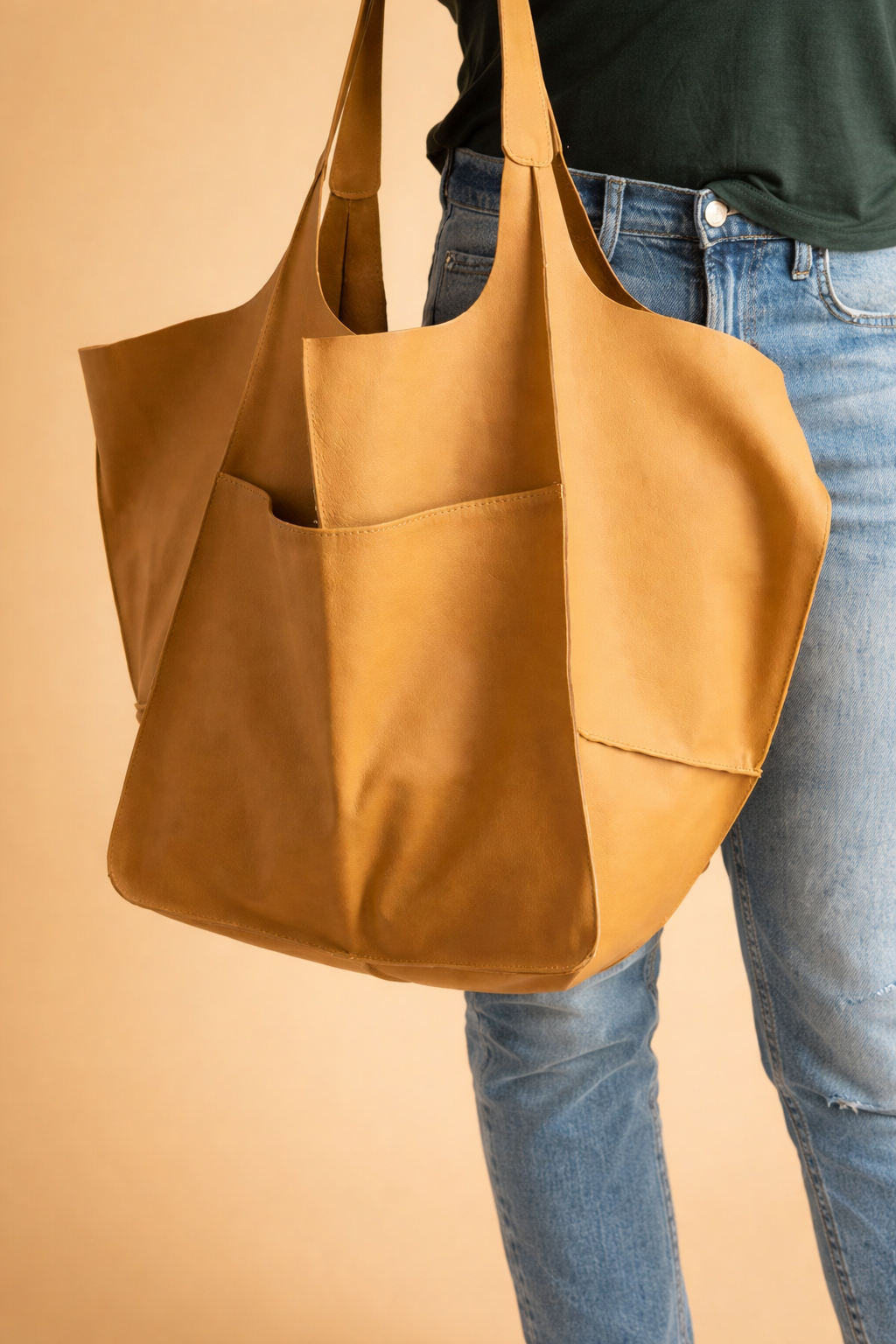 Wysokiej jakości damska torba tote, pojemna shopperka z eleganckim wykończeniem, praktyczna na ramię.