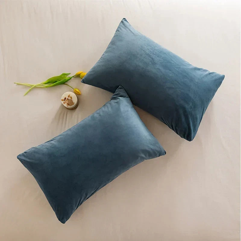 Elegancka welurowa poszewka na poduszkę 30x50 cm, idealna dekoracja do salonu.