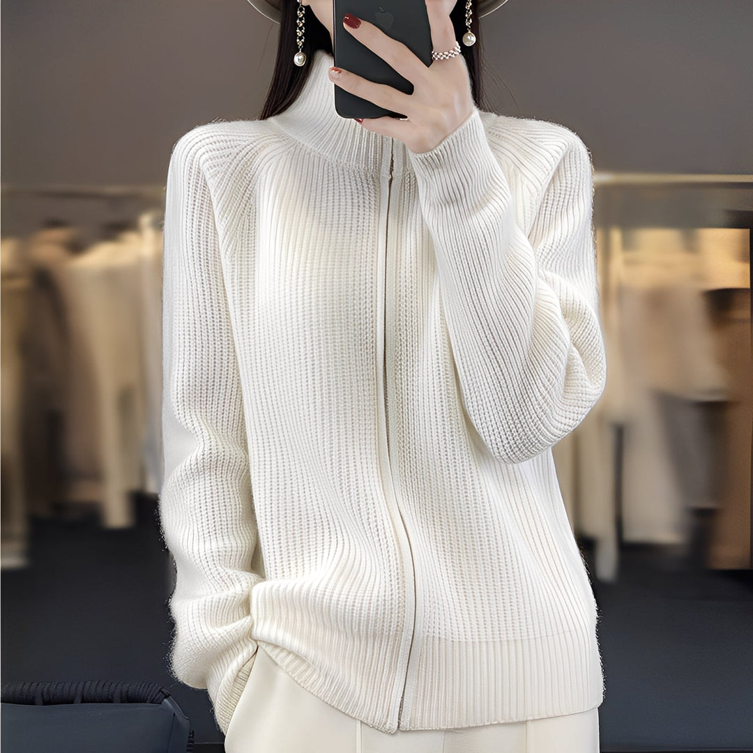 Elegancki damski kardigan z zamkiem, idealny na jesień i zimę. Komfortowy sweter casual w modnym stylu.