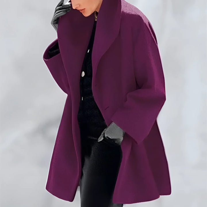 Modny damski płaszcz zimowy typu trench, zapewniający elegancję i komfort w chłodne dni. Idealny.