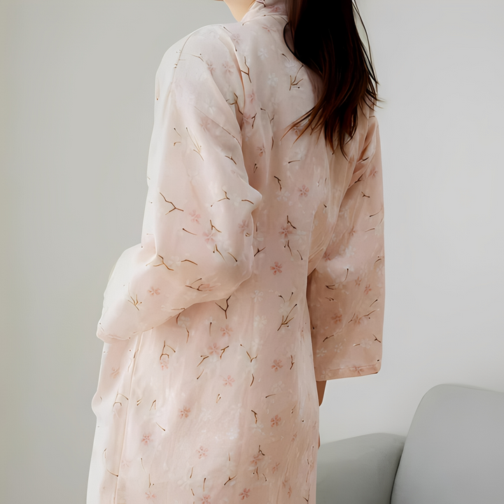 Stylowy szlafrok damski kimono w kwiaty, komfort i elegancja na co dzień. Idealny do relaksu.