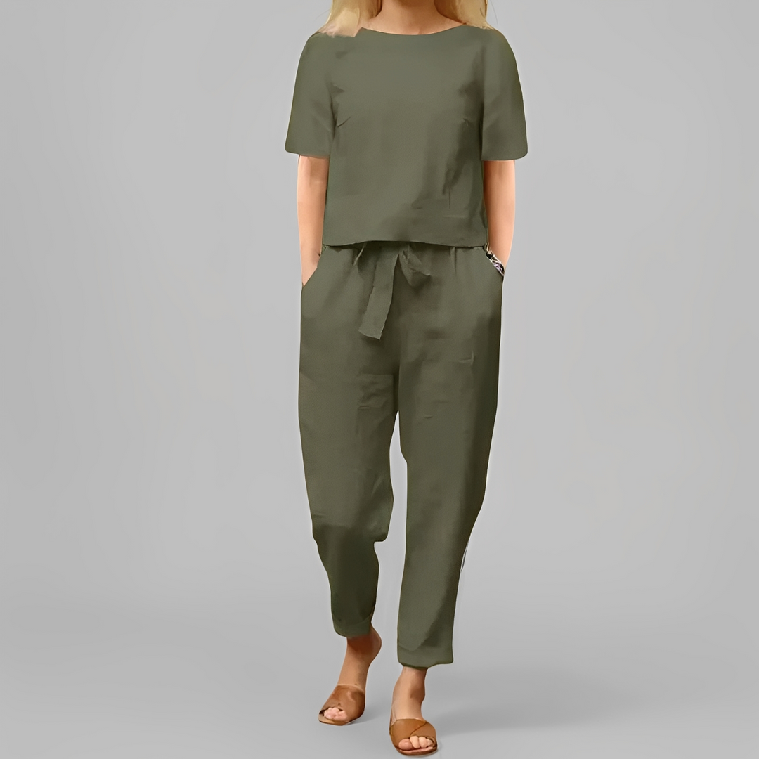 Stylowy kombinezon damski w zestawie, elegancki fason. Modna odzież dla kobiet ceniących komfort i wygląd.