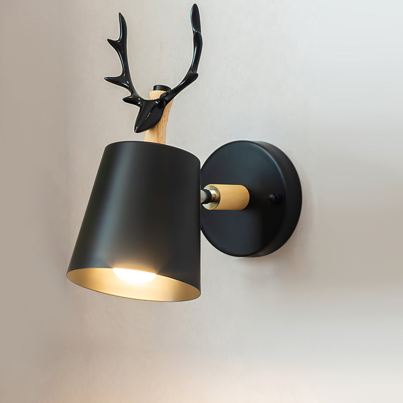 Designerski kinkiet Antler, drewniany. Lampa ścienna, nowoczesne oświetlenie wnętrz.