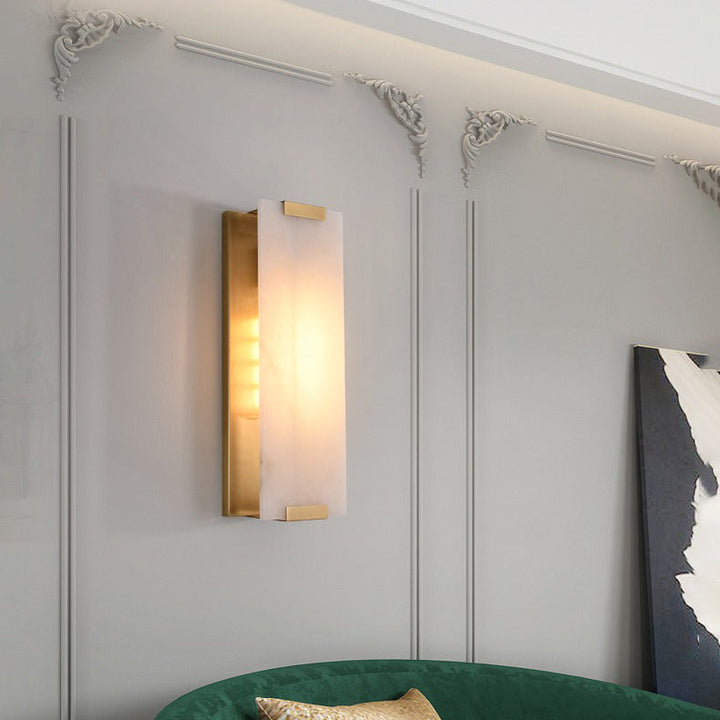 Kinkiet Roux Alabaster w kolorze białym i złotym, retro lampa, dekoracja ścienna.
