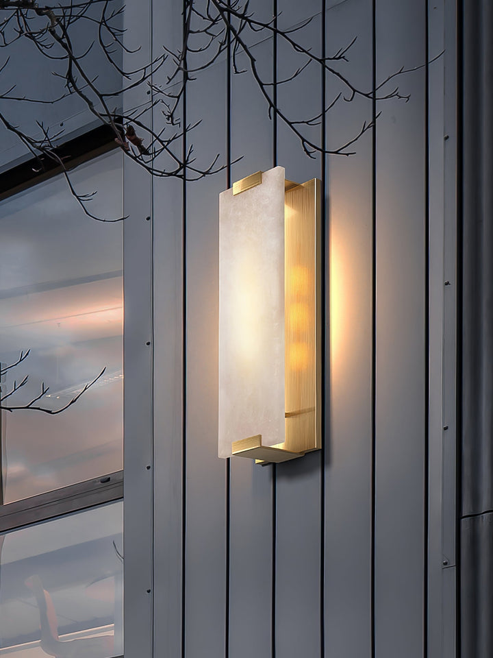 Designerski kinkiet Roux z alabastru, unikalna forma, retro elegancja, lampa ścienna.