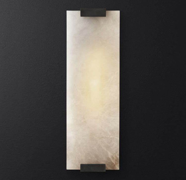 Elegancki kinkiet Roux Alabaster do sypialni, nastrojowe oświetlenie, mosiężne wykończenie.