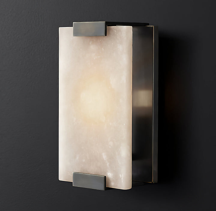 Mosiężny kinkiet Roux Alabaster, oświetlenie wnętrz w stylu retro, dekoracyjny element.