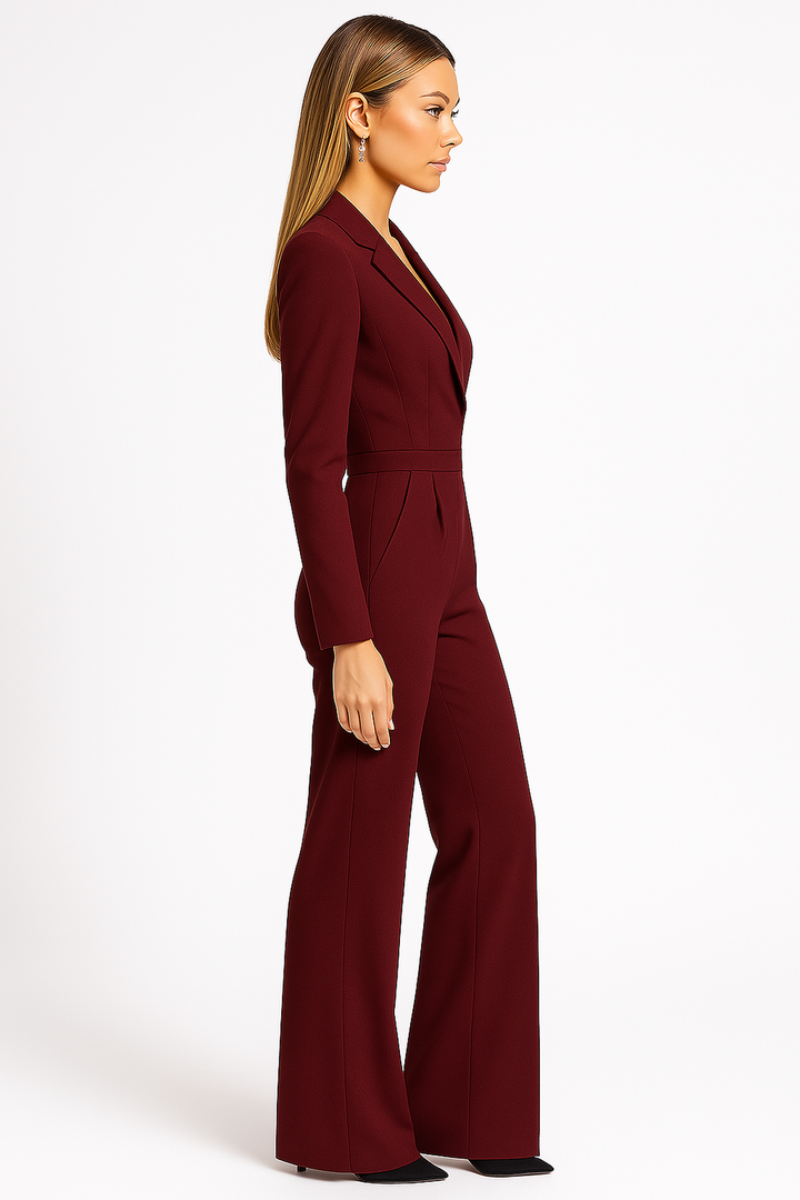 Stylowy, formalny kombinezon damski Aleksandra w kolorze czerwonym, idealny na wieczór.