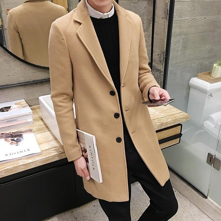 Elegancki męski długi płaszcz slim fit, idealny na zimę i jesień. Klasyczny i modny krój dla mężczyzn.