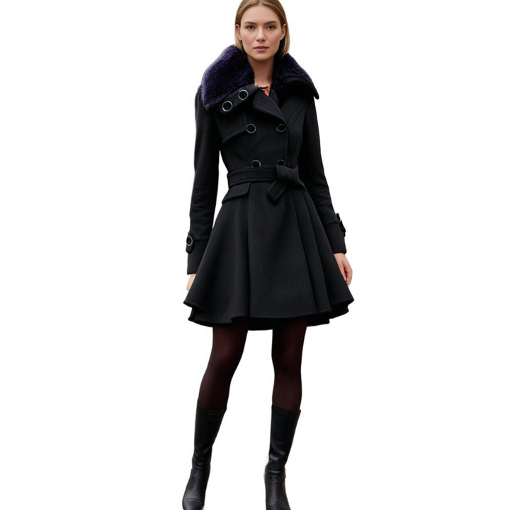 Czarny płaszcz zimowy damski plus size z futrzanym kołnierzem. Elegancki i komfortowy na zimę.