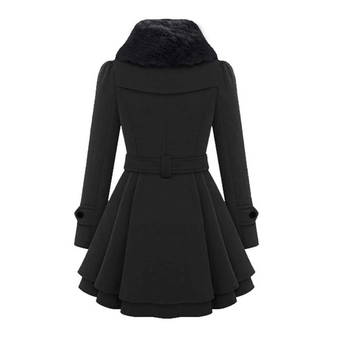Płaszcz damski zimowy plus size z futrzanym kołnierzem. Elegancki i ciepły, dla każdej sylwetki.