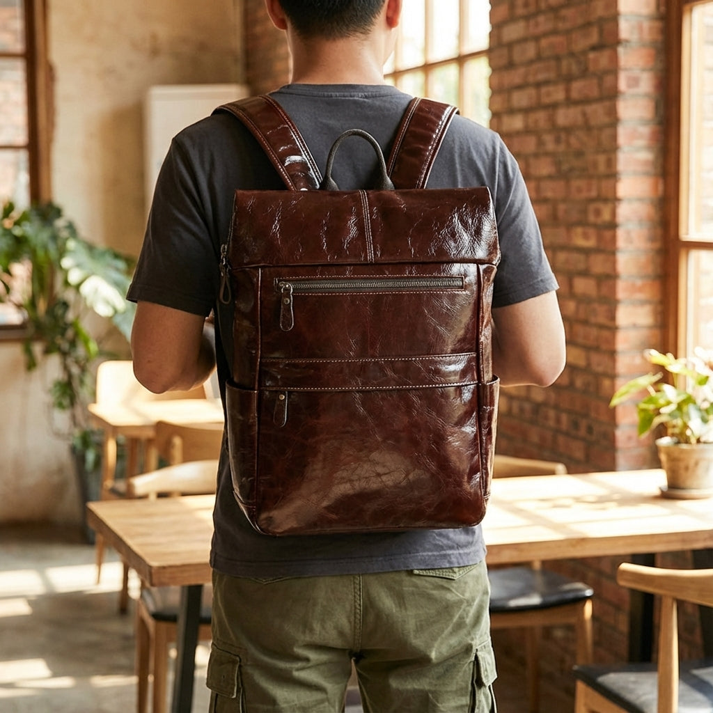 Elegancki plecak unisex Leatherlyx ze skóry na laptopa, idealny do pracy, szkoły i podróży.