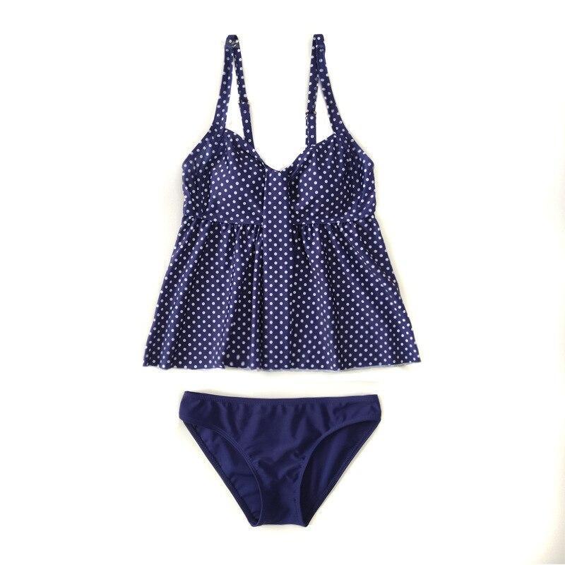 Modny strój kąpielowy ciążowy tankini, zapewniający wsparcie i styl dla kobiet w ciąży.