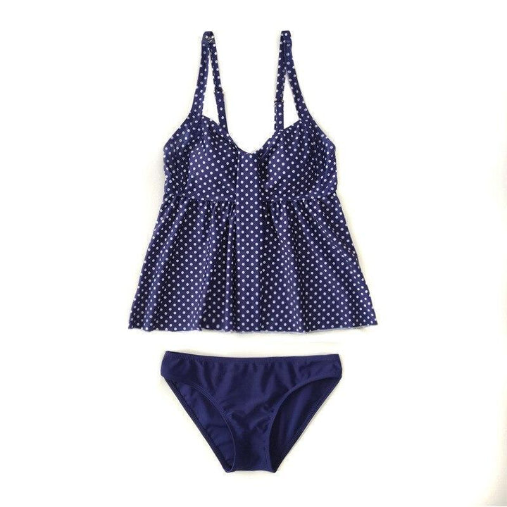 Modny strój kąpielowy ciążowy tankini, zapewniający wsparcie i styl dla kobiet w ciąży.
