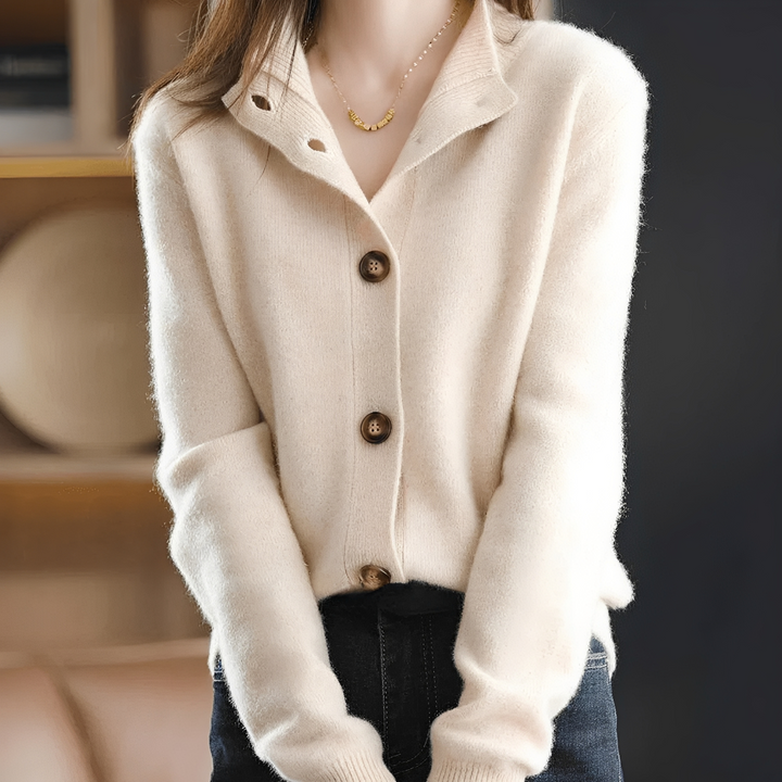 Elegancki sweter damski, miękki i komfortowy, idealny na jesień i zimę. Stylowy dodatek do codziennych stylizacji.
