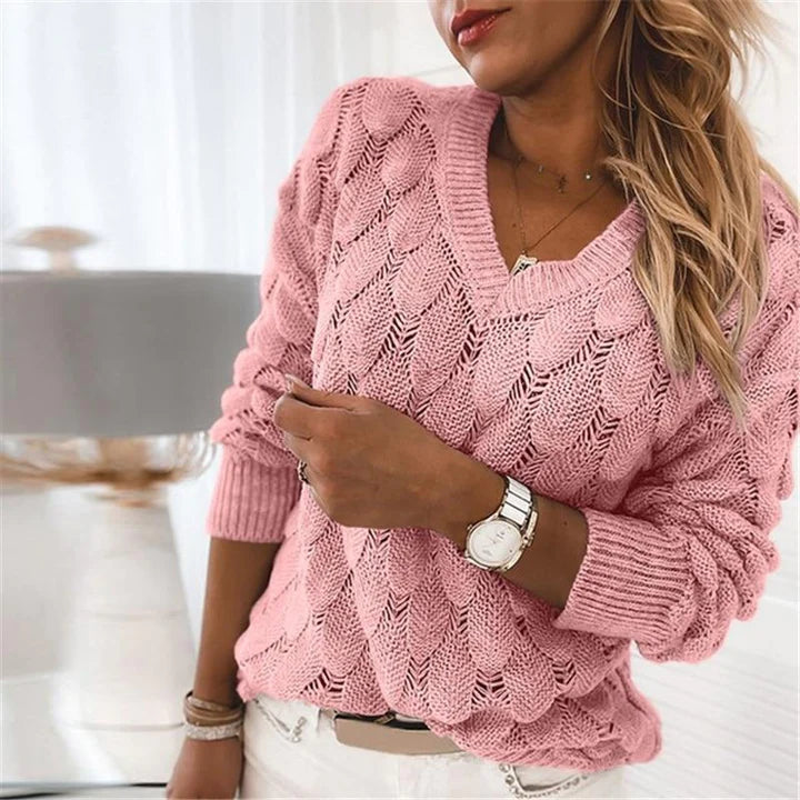 Wygodny sweter damski V-neck. Elegancka baza do stylizacji na każdą okazję, jesień/zima.