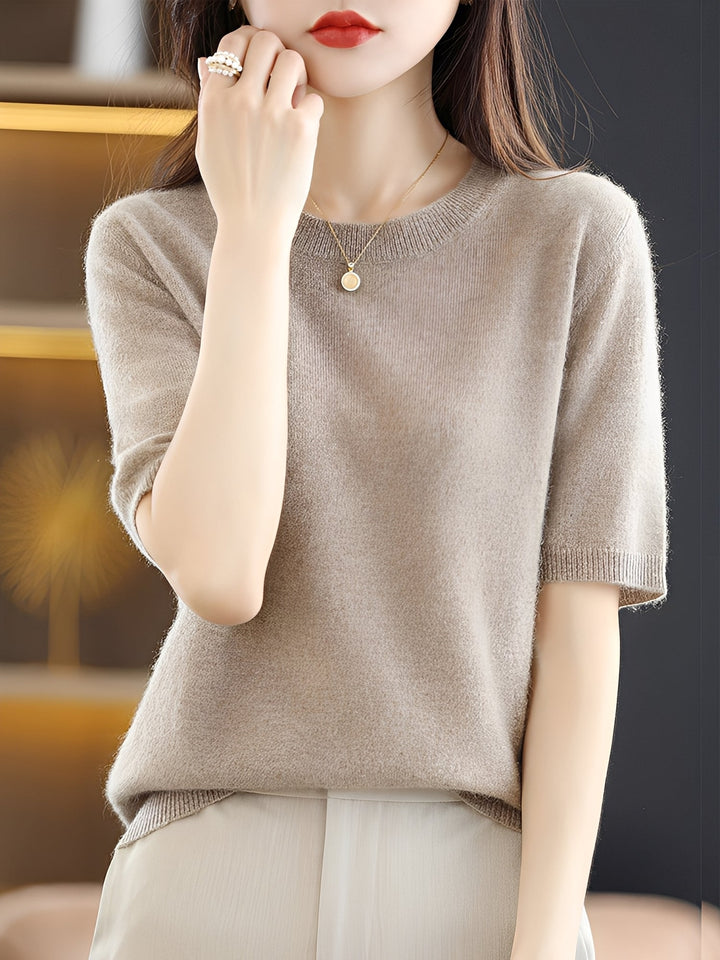 Elegancki sweter casual z krótkim rękawem, komfortowy i modny. Idealny na dzień.