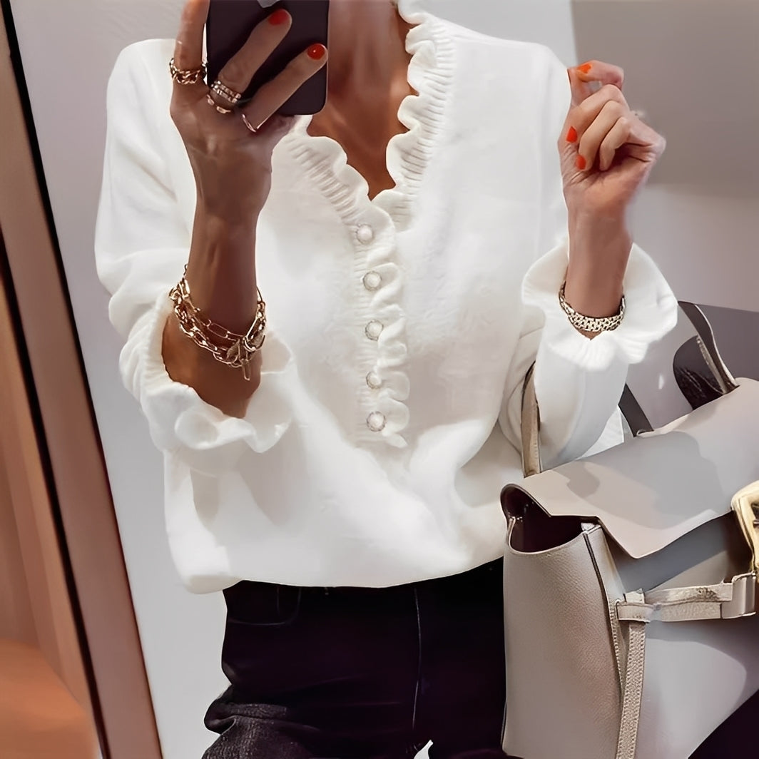 Elegancki sweter damski z ozdobnymi guzikami, idealny na jesień i zimę. Komfortowy, modny styl casual.