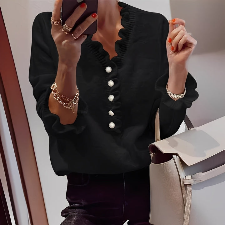 Chic sweter damski z guzikami, idealny na jesień. Elegancki, ciepły, modny element stylizacji casual.