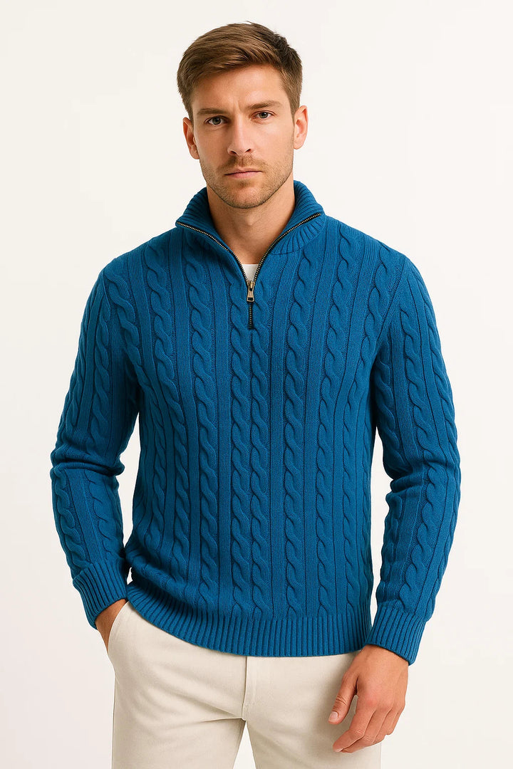 Elegancki i casualowy sweter męski z półzamkiem, splotem warkoczowym. Idealny do zimowych stylizacji.