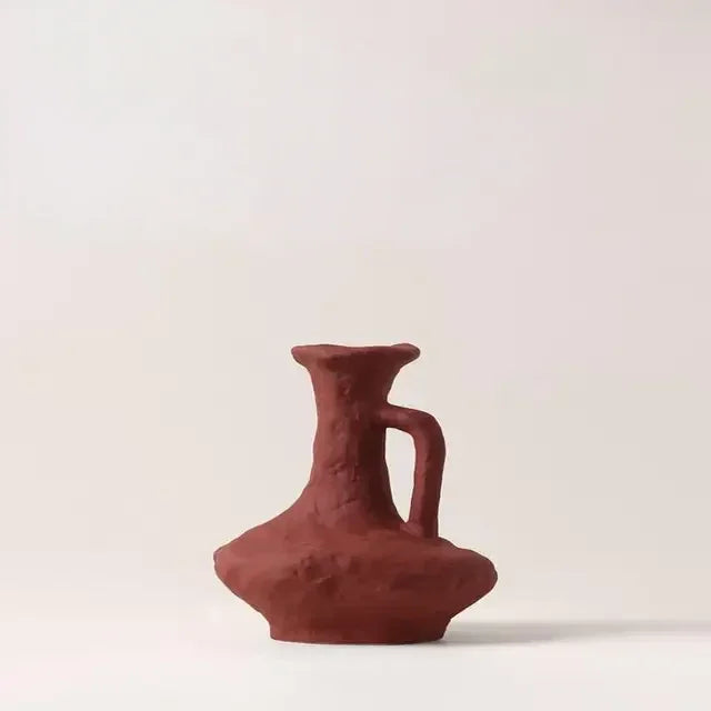 Ozdobny wazon ceramiczny z rzeźbiarskim wzorem, elegancki prezent do nowoczesnego salonu.