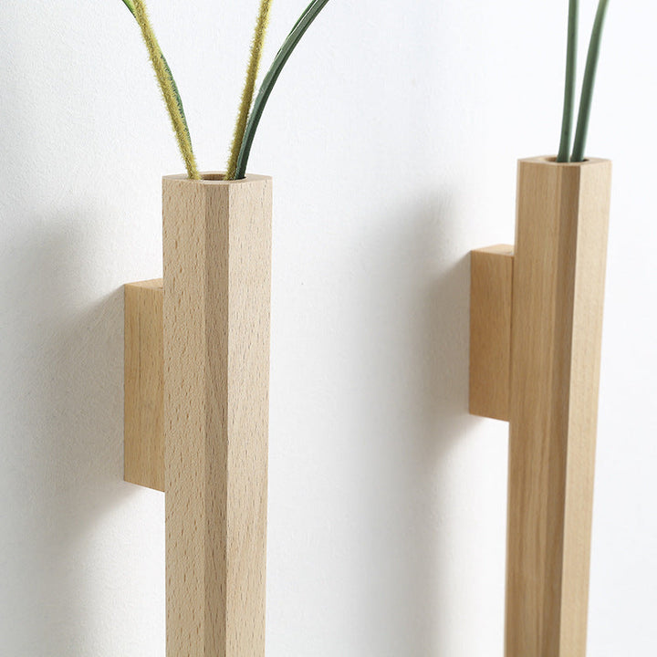 Minimalistyczny drewniany wazon ścienny do wiszących kwiatów, dodatek do home decor i wystroju wnętrz.