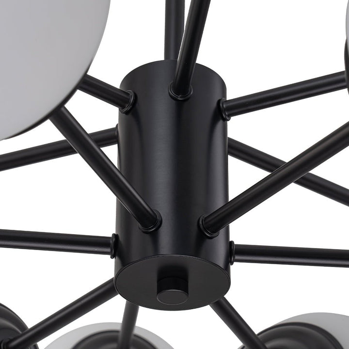 Design Sputnik: żyrandol z opalowego szkła i mosiądzu. Nowoczesne oświetlenie wnętrza.