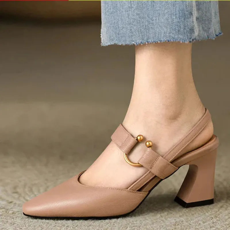 Komfortowe czarne damskie buty na obcasie, ortopedyczne obuwie codzienne dla zdrowych stóp i eleganckiego stylu.