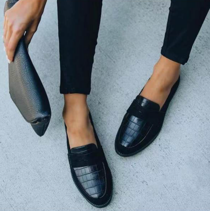 Eleganckie czarne damskie mokasyny ortopedyczne, idealne buty do biura. Komfortowe obuwie formalne.