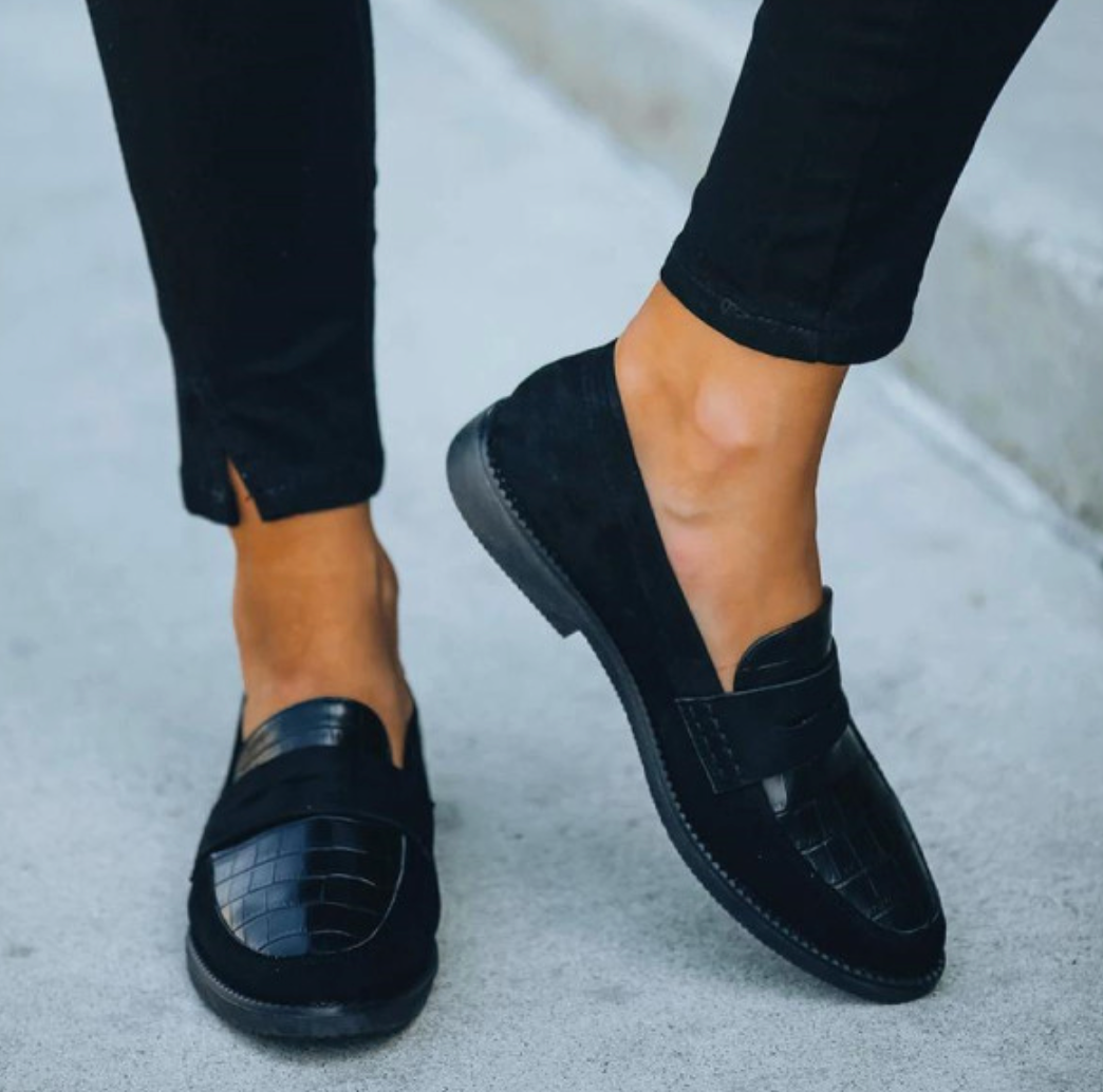 Wygodne czarne damskie mokasyny ortopedyczne. Idealne buty do pracy, zapewniające komfort i styl.