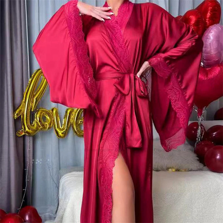 Luksusowe damskie kimono koronkowe, długie, z szerokimi rękawami i paskiem, na eleganckie wieczory.