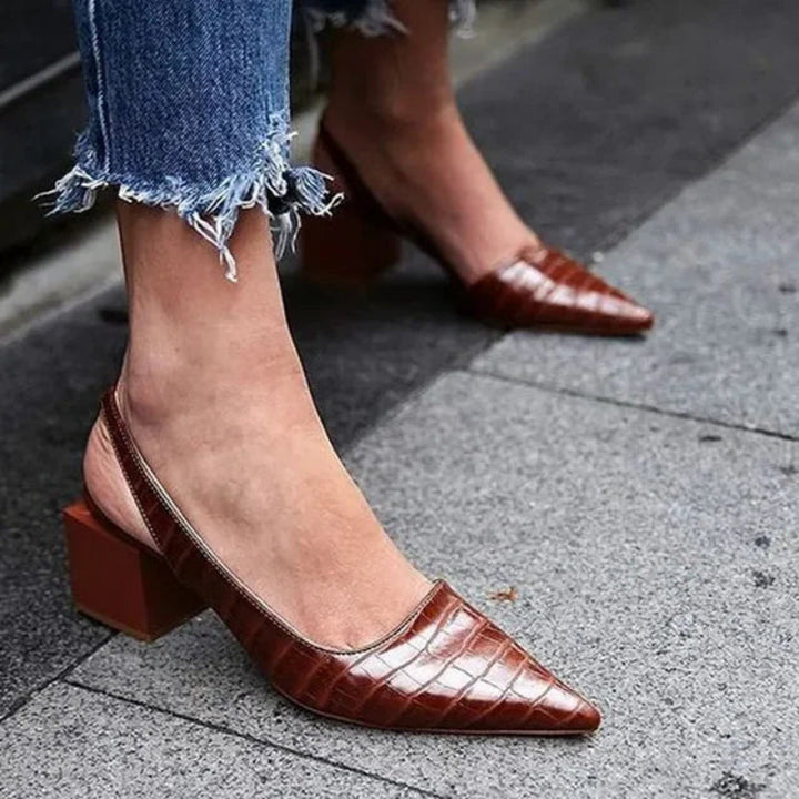 Eleganckie damskie sandały slingback na słupku ze szpiczastym noskiem. Idealne na lato, do pracy i wieczorowe wyjścia.