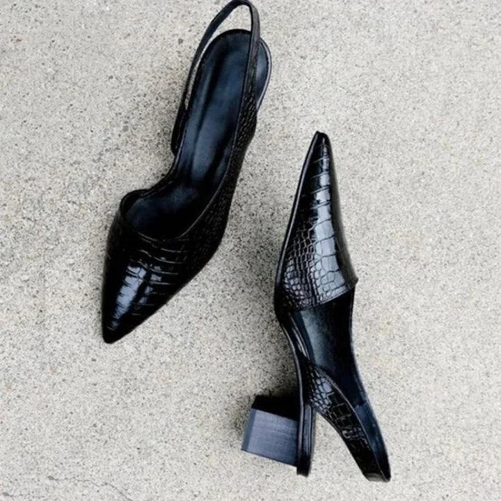 Damskie sandały ze szpiczastym noskiem na słupku. Model slingback, idealne na lato, do biura i wieczorowe stylizacje.