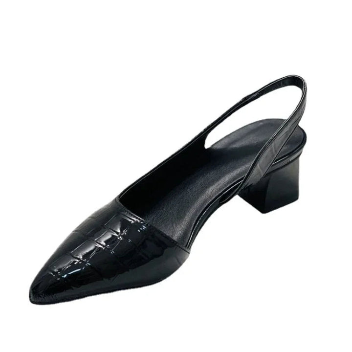 Brązowe damskie sandały slingback na słupku. Eleganckie obuwie ze szpiczastym noskiem, modne i wygodne na co dzień.